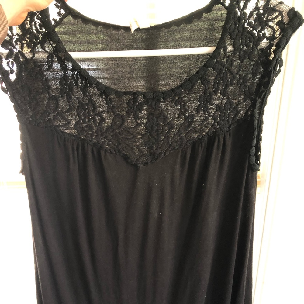 Sleeveless maternity top